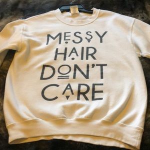 White sweat shirt 💛